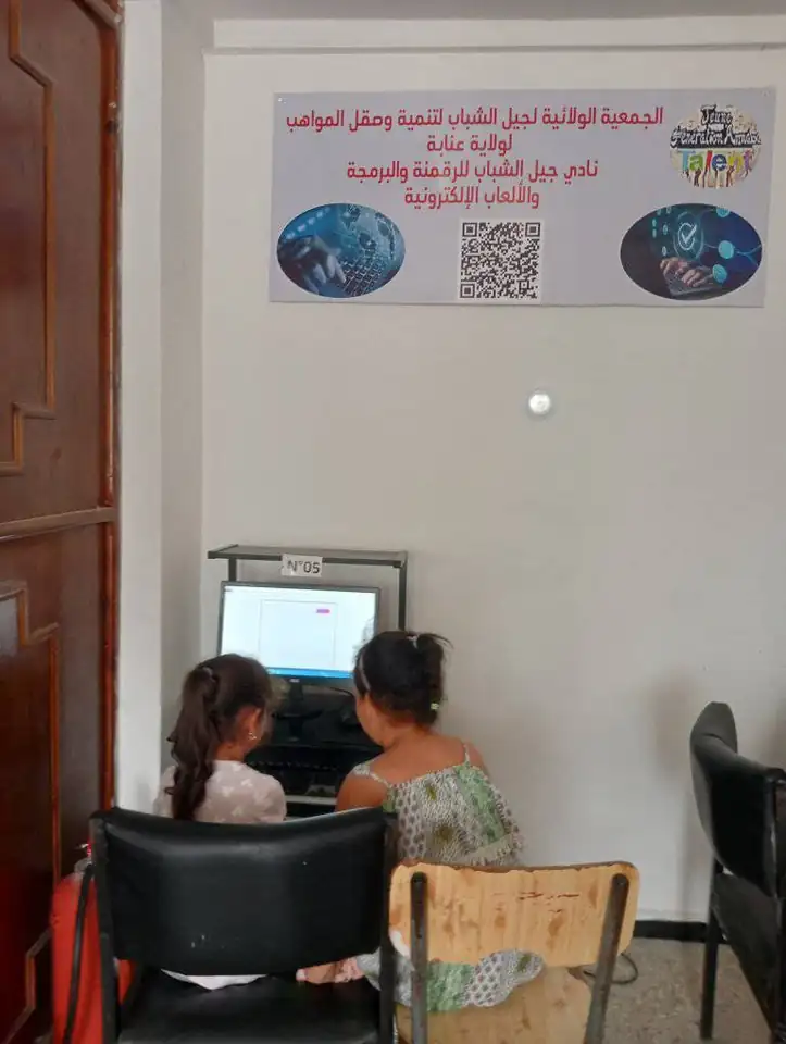 حصص تطبيقية في الإعلام الآلي والبرمجة بنادي جيل الشباب للرقمنة